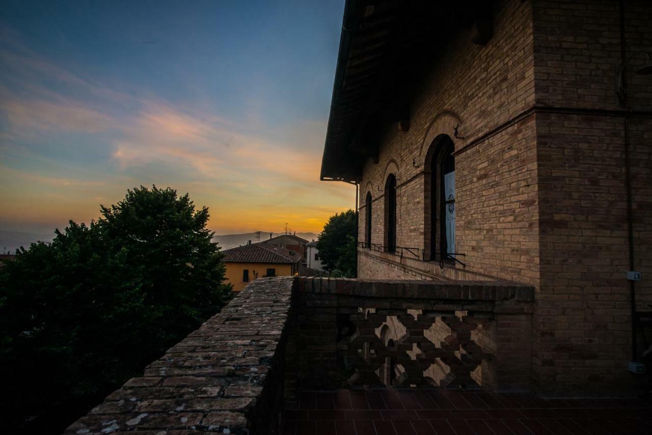 Appartamenti Villa Mascagni 渥尔特拉 外观 照片